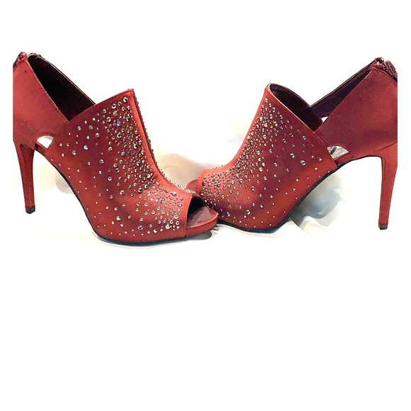 Jennifer Lopez Shoes - New with box Satin Peep Toe pumps